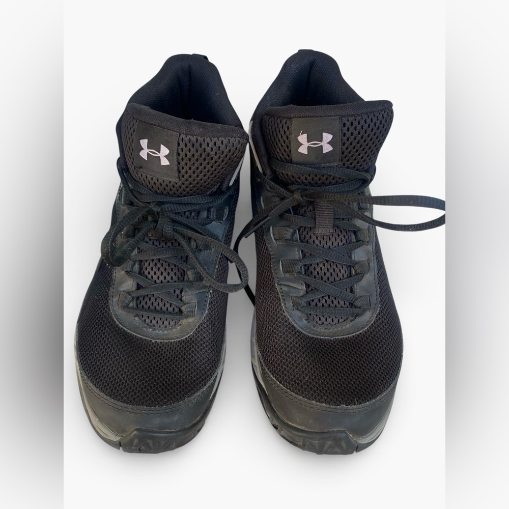 Under Armour UA BGS JET 2018 Black Basketball Shoes 3020948-002 Size 7y